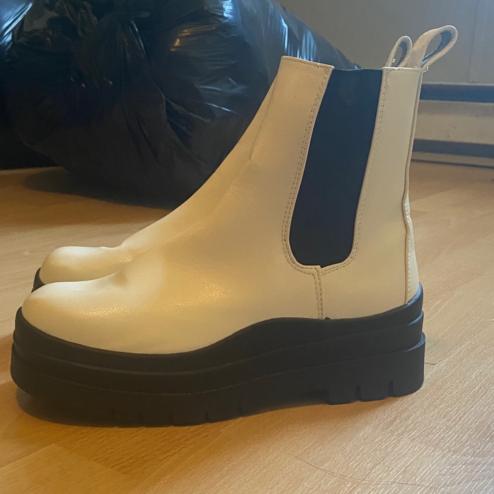 Women's Cream Chelsea Boots